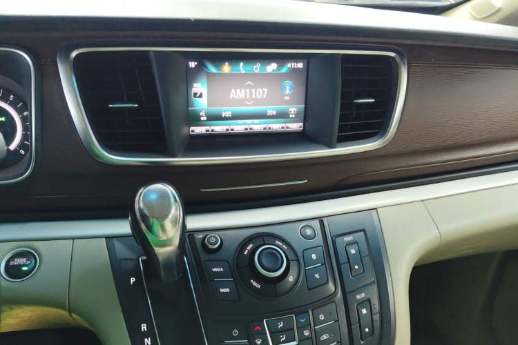 Used Buick GL8 2017 25S Luxury Version China V Standard Audio And AC Panel