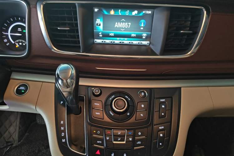 Used Buick GL8 2017 25S Luxury Version China V Standard Audio And AC Panel