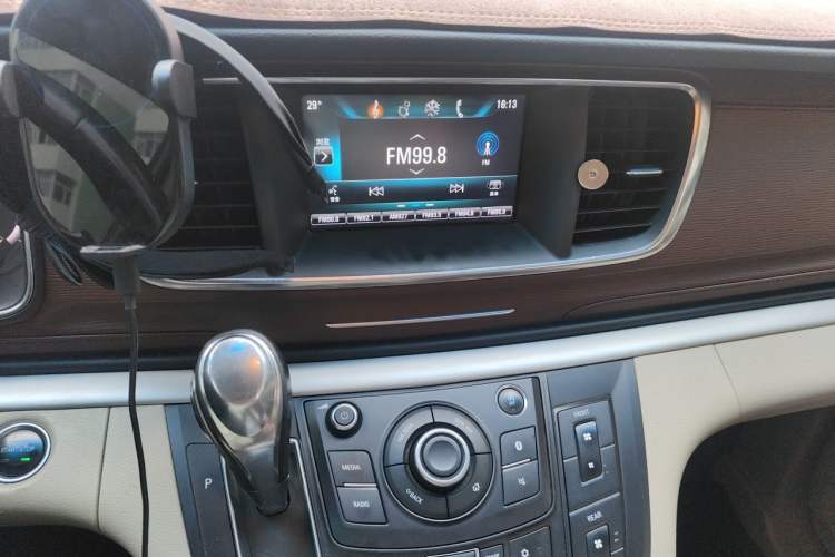 Used Buick GL8 2017 25S Luxury Version China V Standard Audio And AC Panel