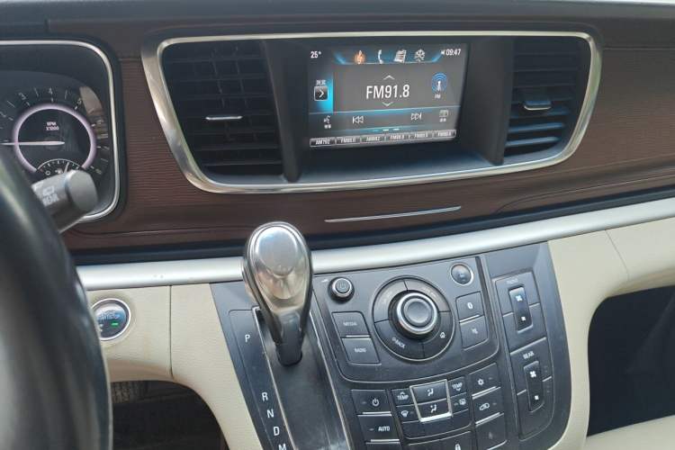 Used Buick GL8 2017 25S Luxury Version China V Standard Audio And AC Panel