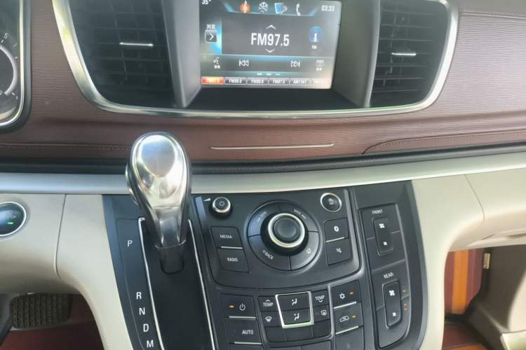 Used Buick GL8 2017 25S Luxury Version China V Standard Audio And AC Panel