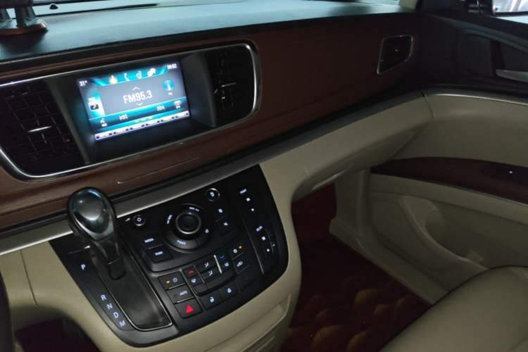 Used Buick GL8 2017 25S Luxury Version China V Standard Audio And AC Panel