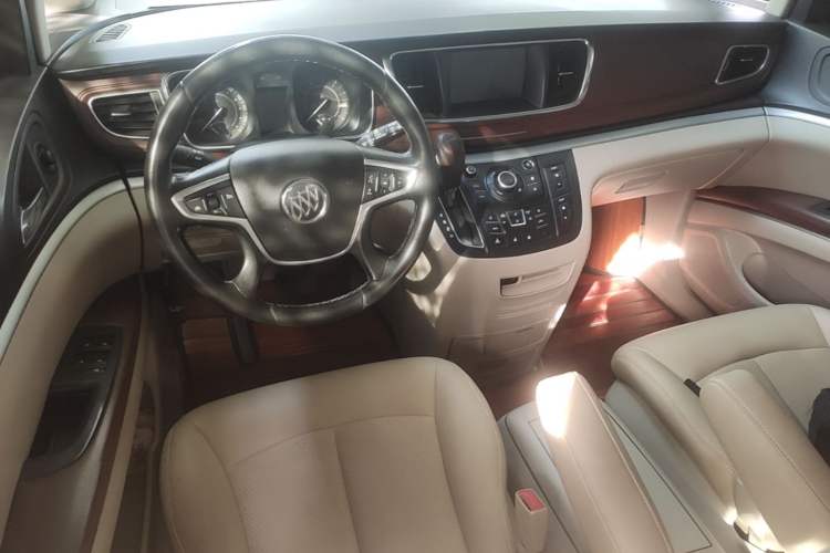 Used Buick GL8 2017 25S Luxury Version China V Standard Center Console