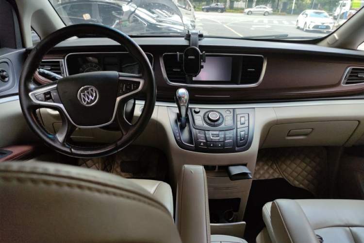 Used Buick GL8 2017 25S Luxury Version China V Standard Center Console