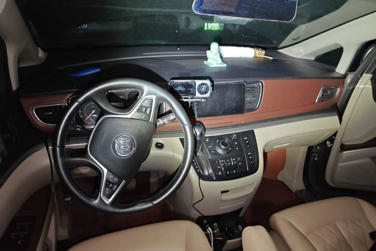 Used Buick GL8 2017 25S Comfort Version China V Standard Center Console