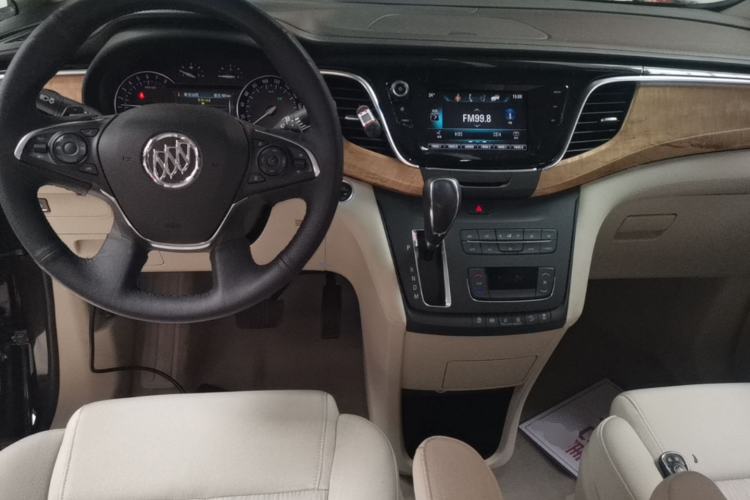 Used Buick GL8 2017 ES 28T Comfort Model China V Standard Center Console