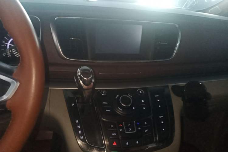 Used Buick GL8 2017 25S Luxury Version China V Standard Center Console