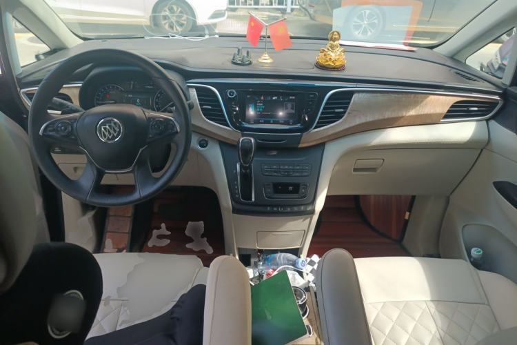 Used Buick GL8 2017 ES 28T Comfort Model China V Standard Center Console