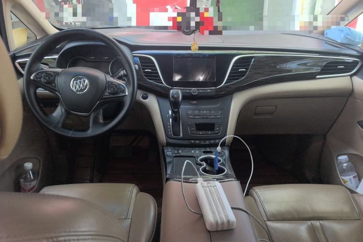 Used Buick GL8 2017 ES 28T Premium Version China V Standard Center Console