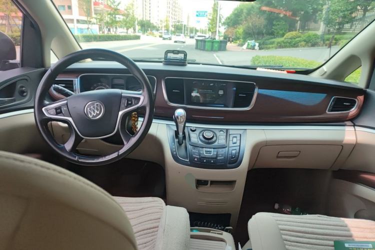 Used Buick GL8 2017 25S Comfort Version China V Standard Center Console