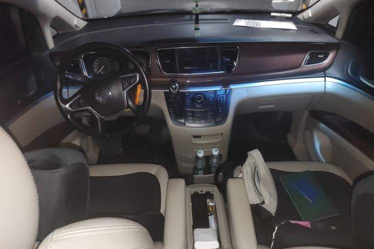 Used Buick GL8 2017 25S Prestige Version China V Standard Center Console