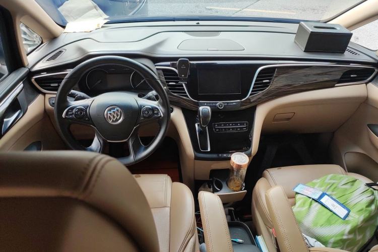 Used Buick GL8 2017 ES 28T Luxury Model China V Standard Center Console