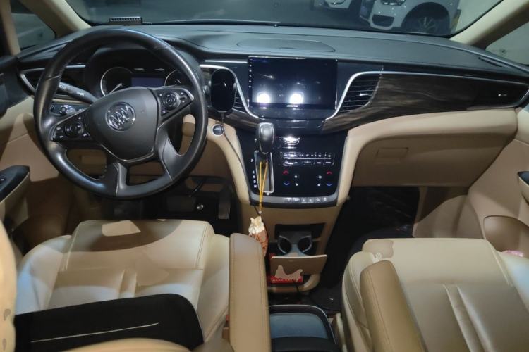 Used Buick GL8 2017 ES 28T Luxury Model China V Standard Center Console