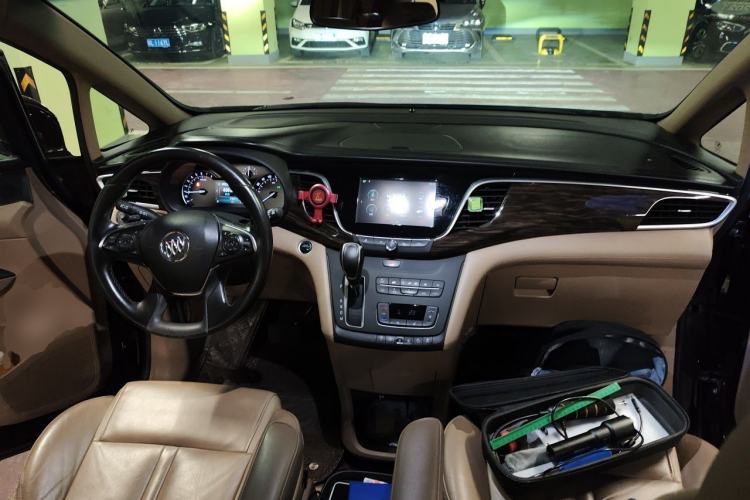 Used Buick GL8 2017 ES 28T Premium Version China V Standard Center Console