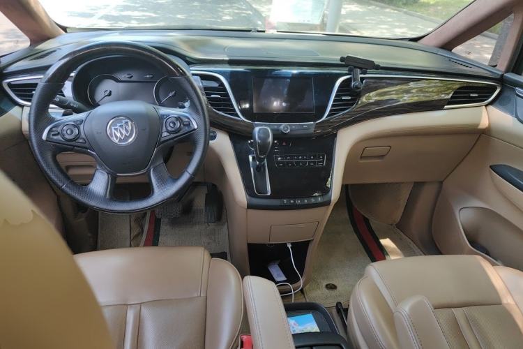 Used Buick GL8 2017 ES 28T Luxury Model China V Standard Center Console