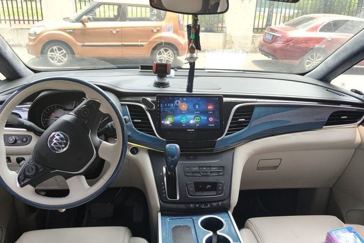 Used Buick GL8 2017 ES 28T Comfort Model China V Standard Center Console