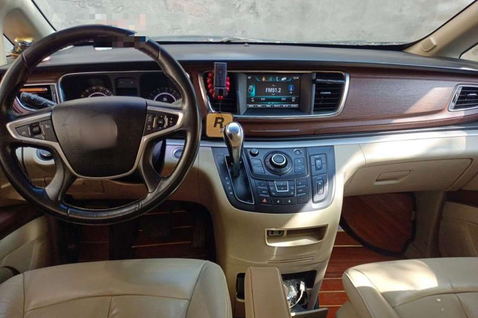 Used Buick GL8 2017 25S Prestige Version China V Standard Center Console