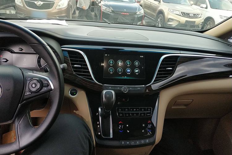 Used Buick GL8 2017 ES 28T Luxury Model China V Standard Center Console