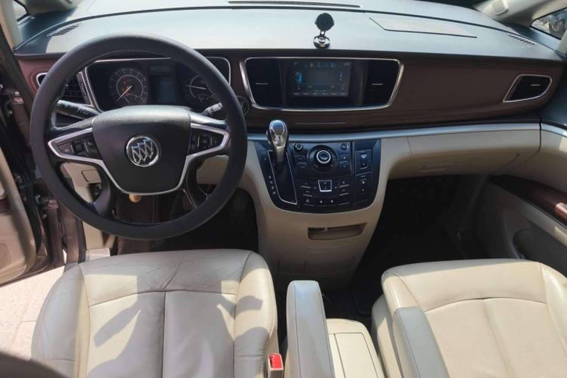 Used Buick GL8 2017 25S Luxury Version China V Standard Center Console