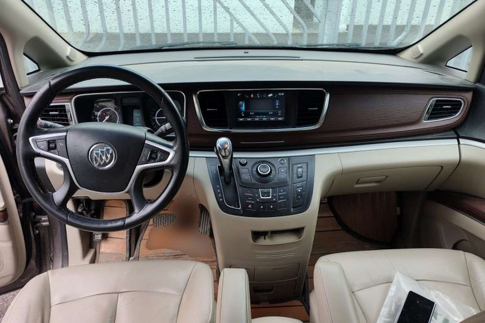 Used Buick GL8 2017 25S Prestige Version China V Standard Center Console