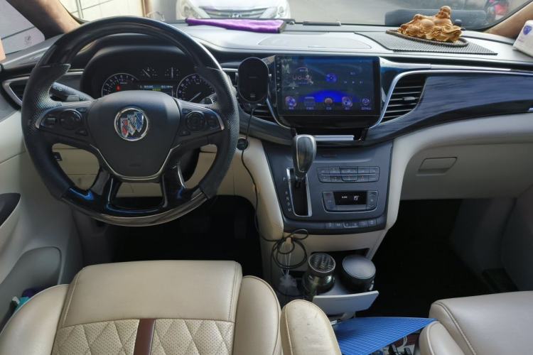 Used Buick GL8 2017 ES 28T Comfort Model China V Standard Center Console