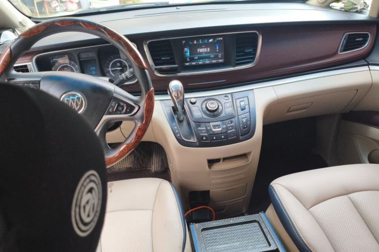 Used Buick GL8 2017 25S Comfort Version China V Standard Center Console