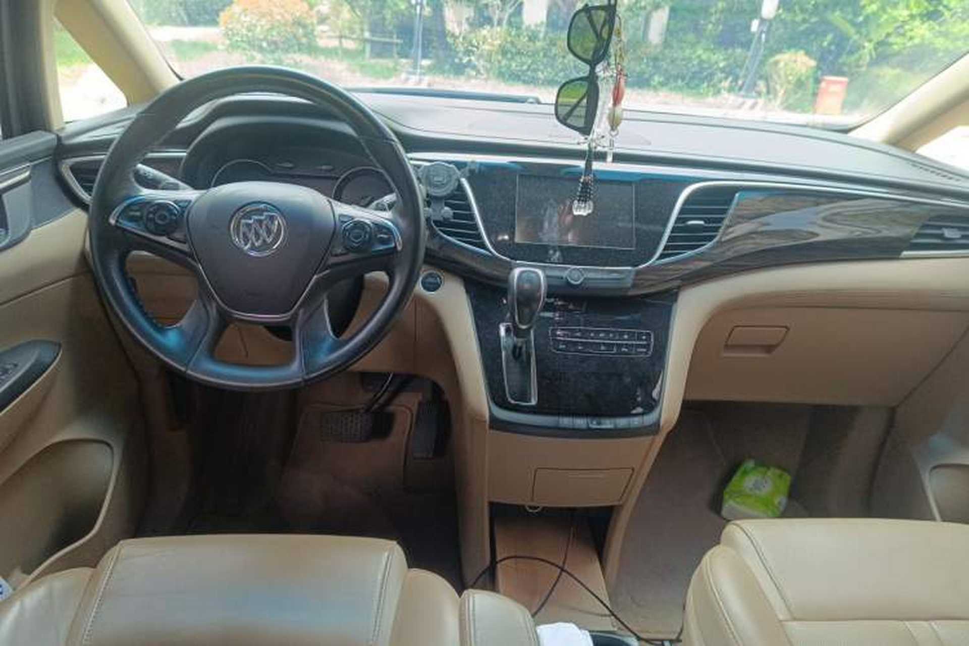 Used Buick GL8 2017 ES 28T Luxury Model China V Standard Center Console