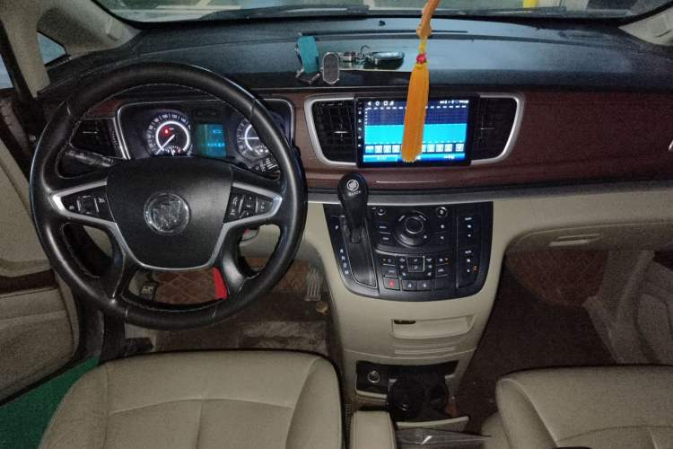 Used Buick GL8 2017 25S Prestige Version China V Standard Center Console