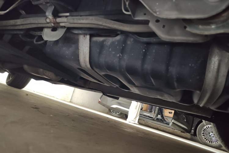 Used Buick GL8 2017 25S Prestige Version China V Standard Chassis Rear Left