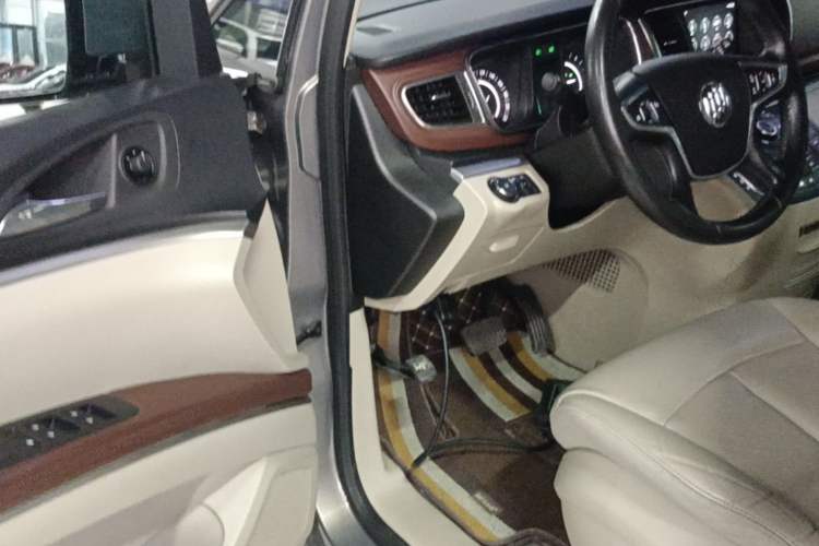 Used Buick GL8 2017 25S Luxury Version China V Standard Driver Seat
