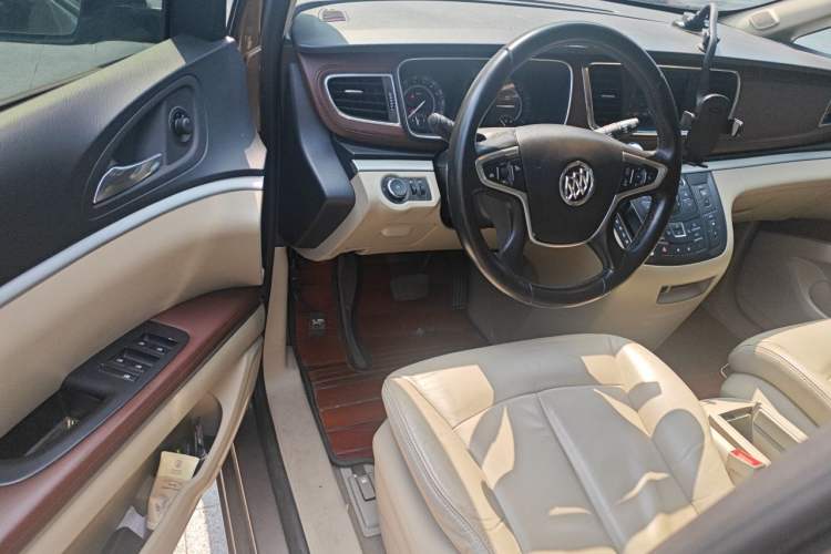 Used Buick GL8 2017 25S Luxury Version China V Standard Driver Seat