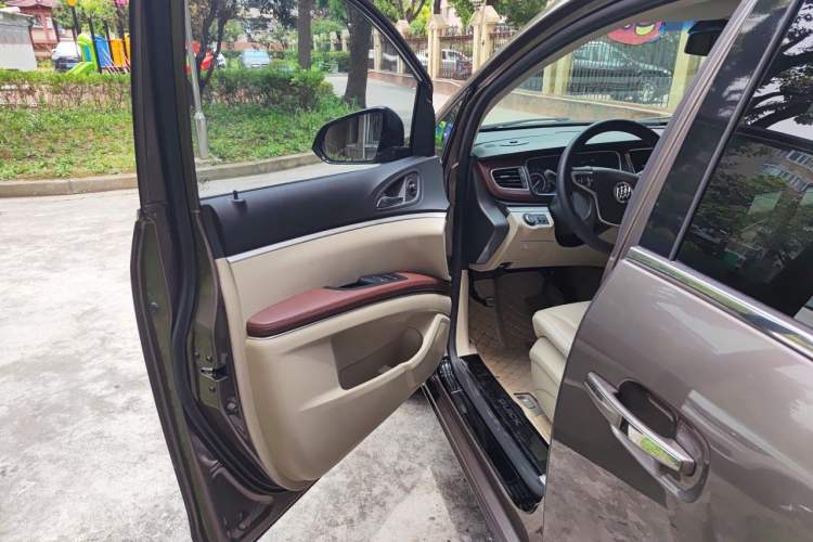 Used Buick GL8 2017 25S Luxury Version China V Standard Driver Seat