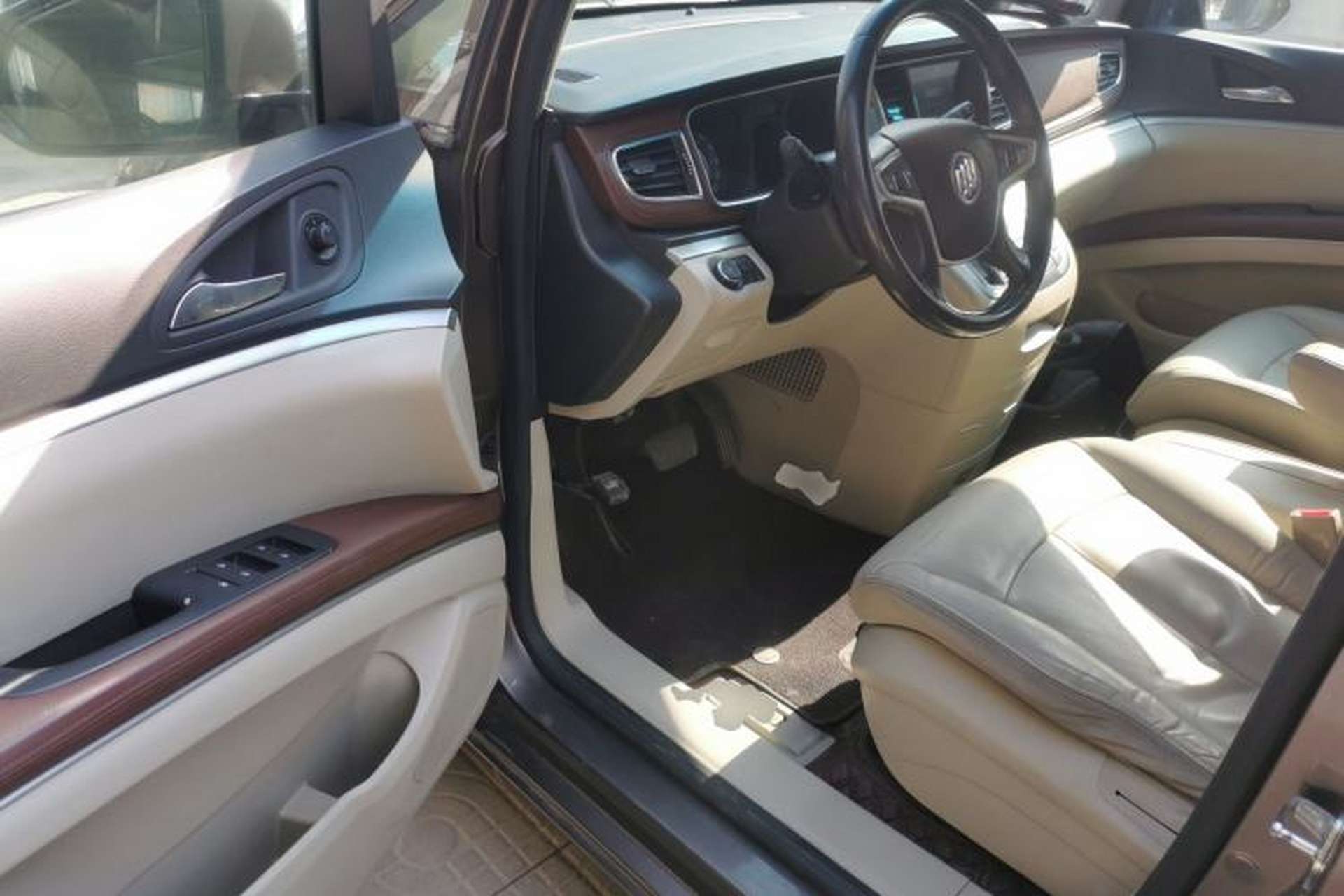 Used Buick GL8 2017 25S Luxury Version China V Standard Driver Seat