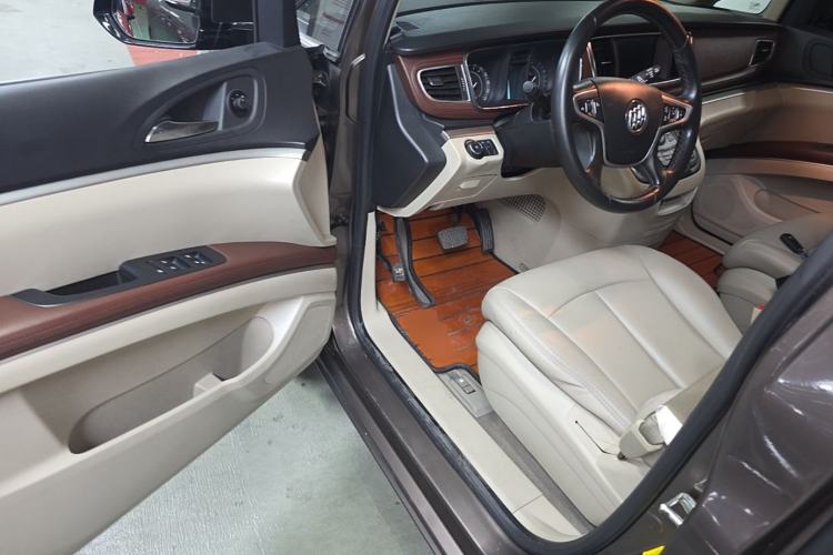 Used Buick GL8 2017 25S Comfort Version China V Standard Driver Seat