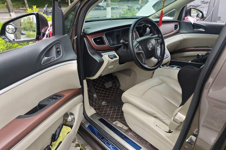Used Buick GL8 2017 25S Comfort Version China V Standard Driver Seat