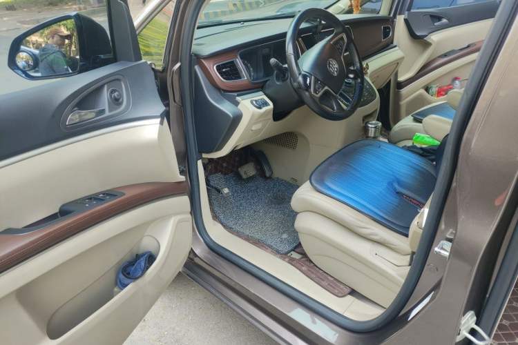 Used Buick GL8 2017 25S Luxury Version China V Standard Driver Seat