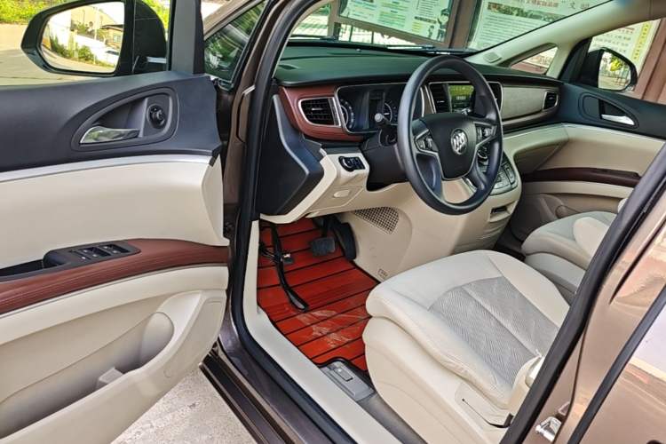 Used Buick GL8 2017 25S Comfort Version China V Standard Driver Seat