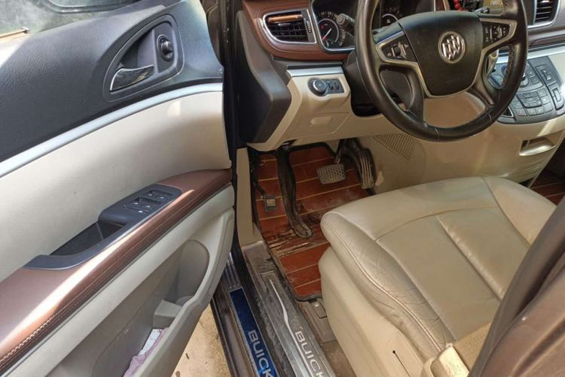 Used Buick GL8 2017 25S Prestige Version China V Standard Driver Seat