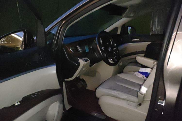 Used Buick GL8 2017 25S Prestige Version China V Standard Driver Seat