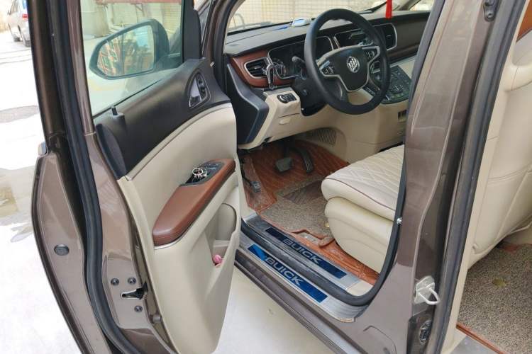 Used Buick GL8 2017 25S Luxury Version China V Standard Driver Seat