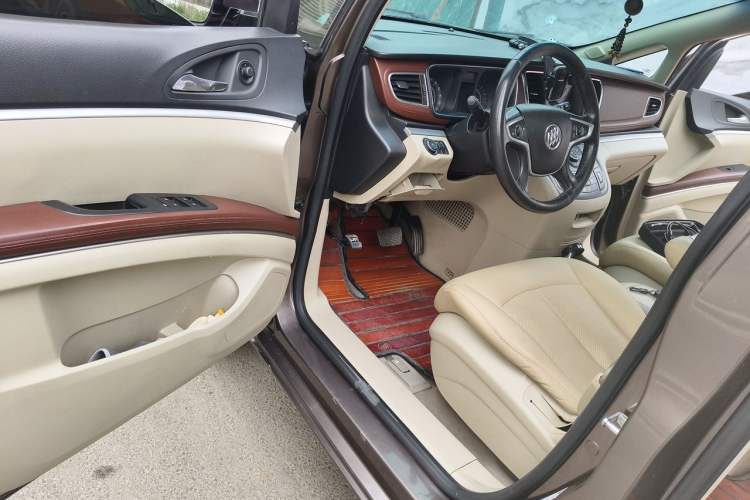 Used Buick GL8 2017 25S Luxury Version China V Standard Driver Seat