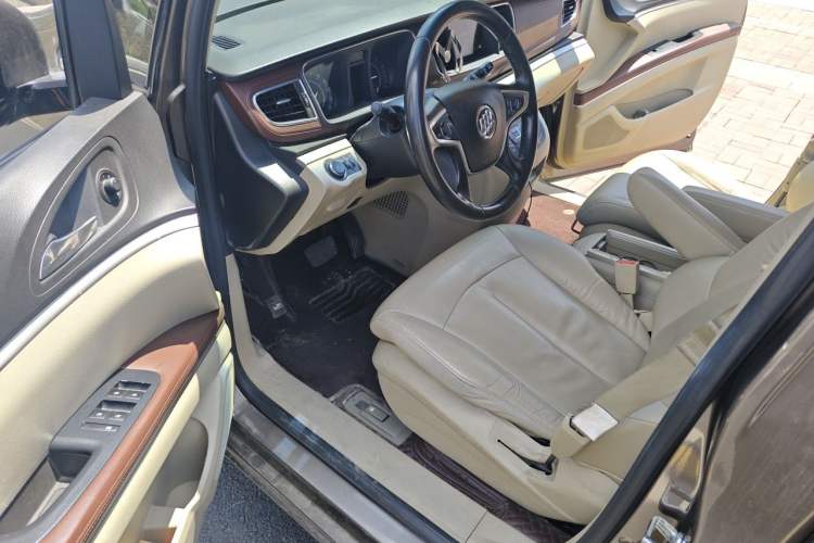 Used Buick GL8 2017 25S Luxury Version China V Standard Driver Seat