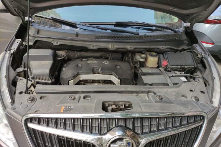 Used Buick GL8 2017 25S Luxury Version China V Standard Engine Bay
