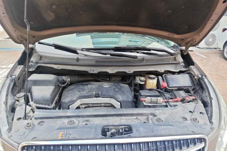 Used Buick GL8 2017 25S Luxury Version China V Standard Engine Bay