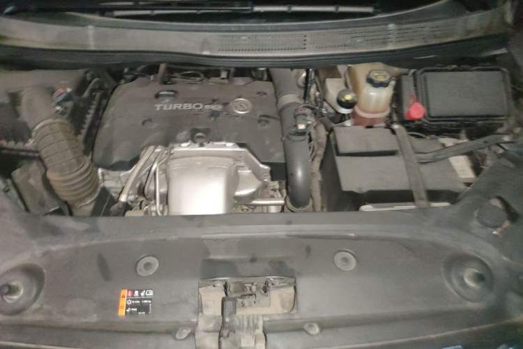 Used Buick GL8 2017 ES 28T Premium Version China V Standard Engine Bay