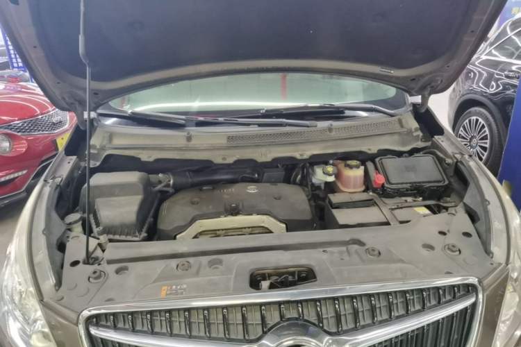 Used Buick GL8 2017 25S Prestige Version China V Standard Engine Bay