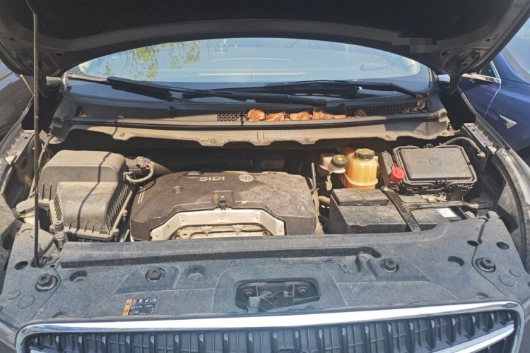 Used Buick GL8 2017 25S Luxury Version China V Standard Engine Bay