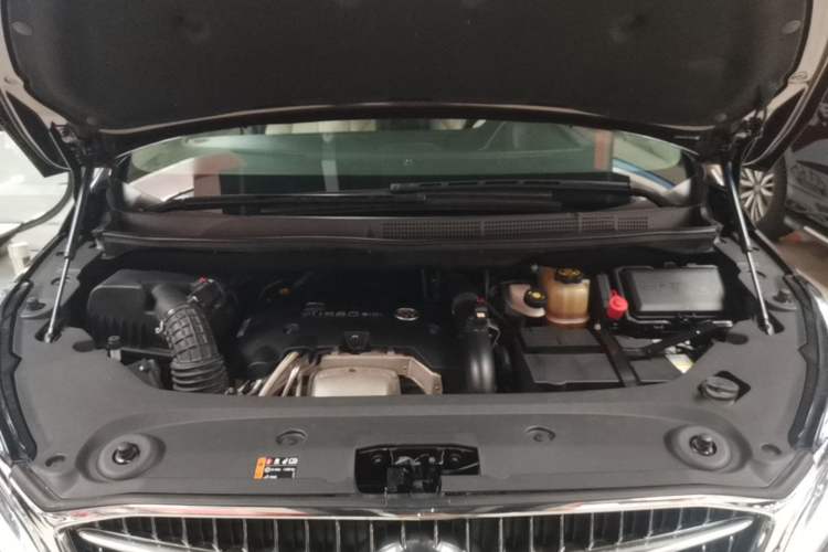 Used Buick GL8 2017 ES 28T Comfort Model China V Standard Engine Bay