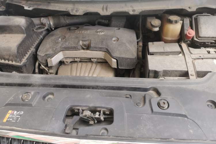Used Buick GL8 2017 25S Luxury Version China V Standard Engine Bay