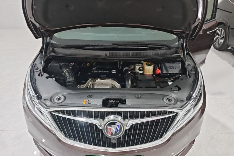 Used Buick GL8 2017 ES 28T Flagship Model China V Standard Engine Bay